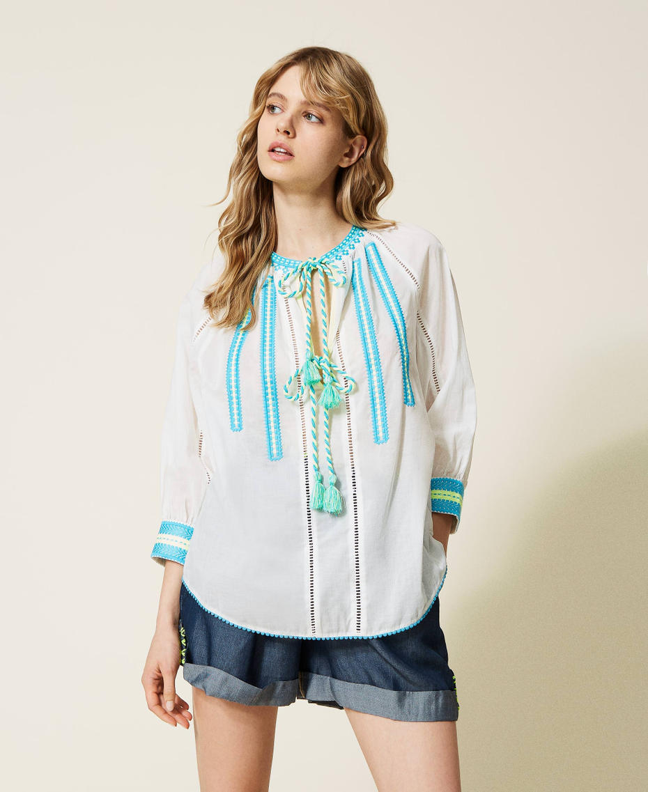 Muslin blouse with embroidery