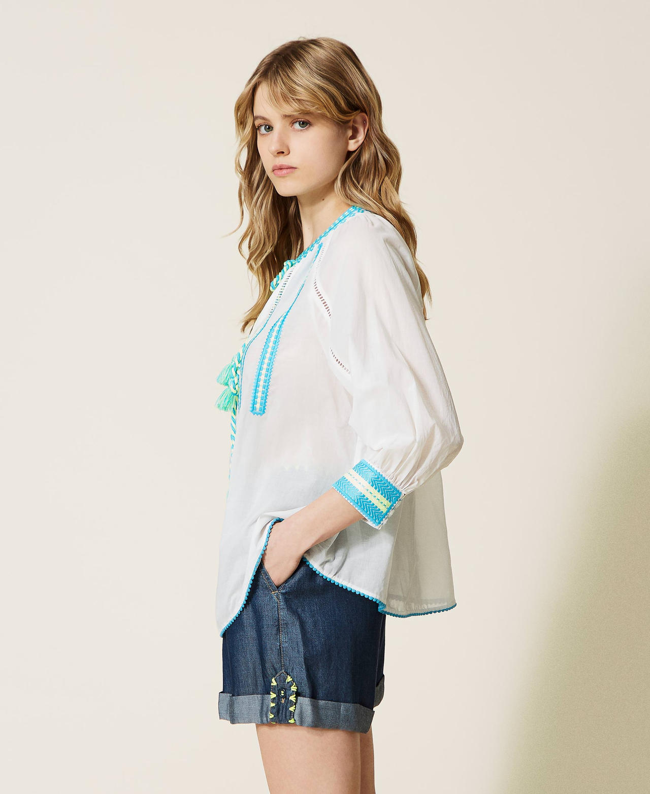 Muslin blouse with embroidery