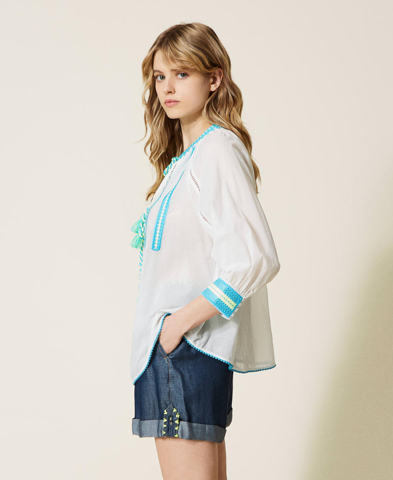 Muslin blouse with embroidery