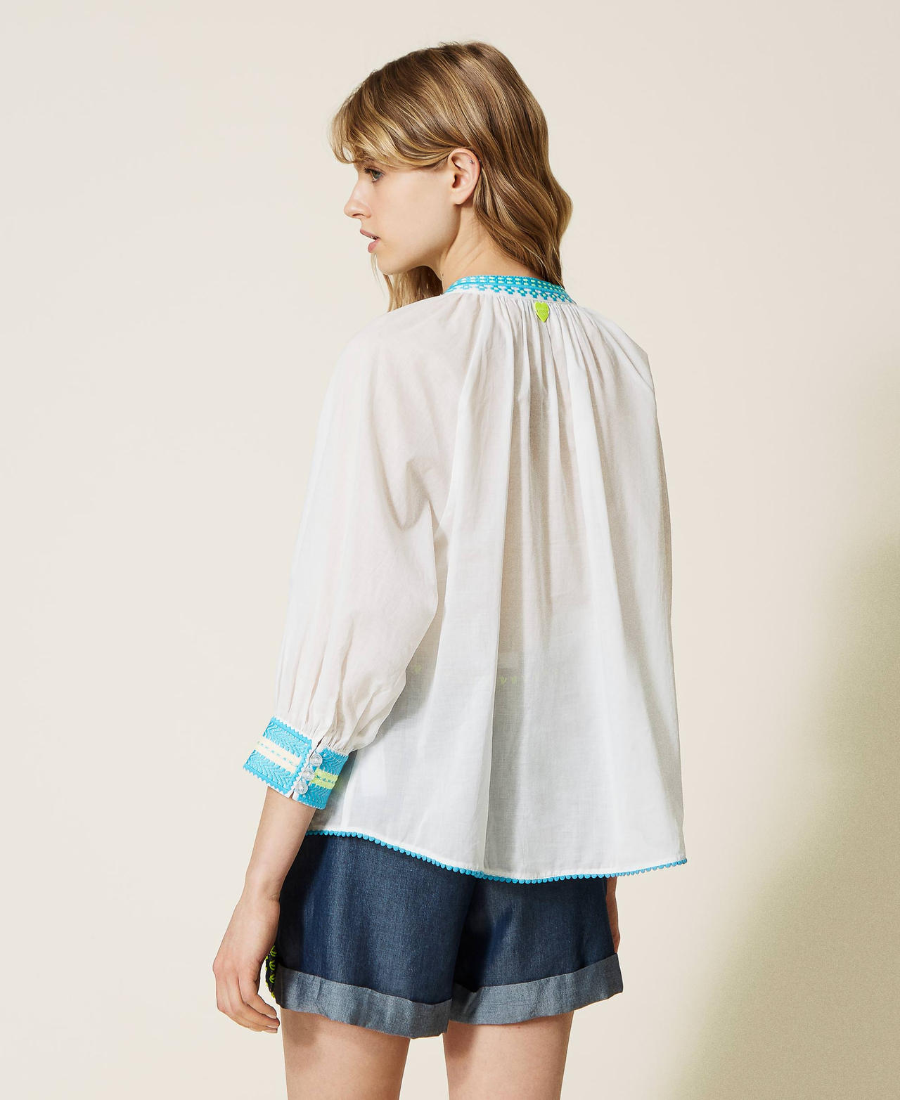 Muslin blouse with embroidery