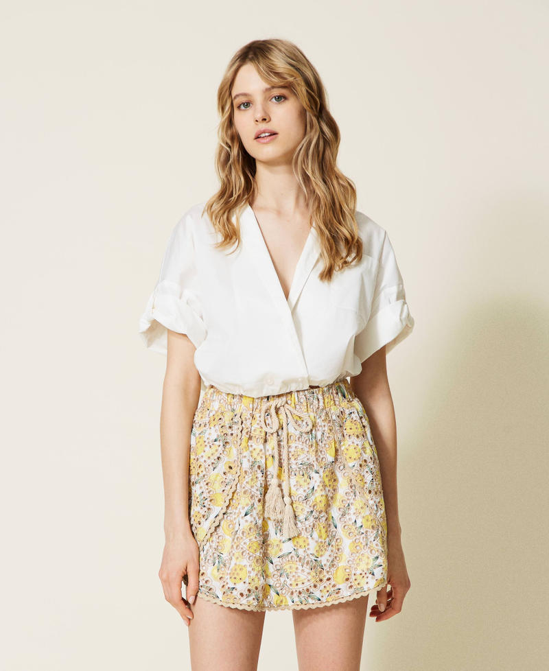 Minifalda estampada con bordado ingl&eacute;s