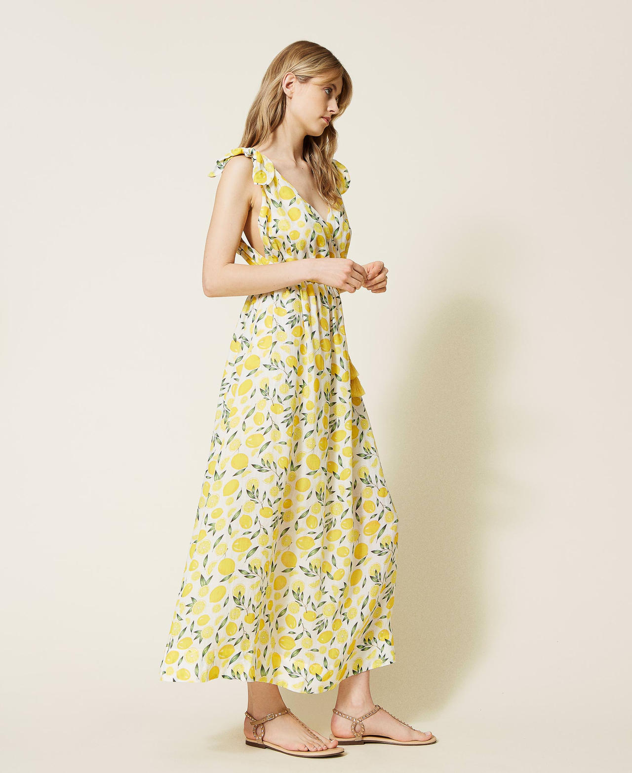 Vestido largo de ramio con cintur&oacute;n