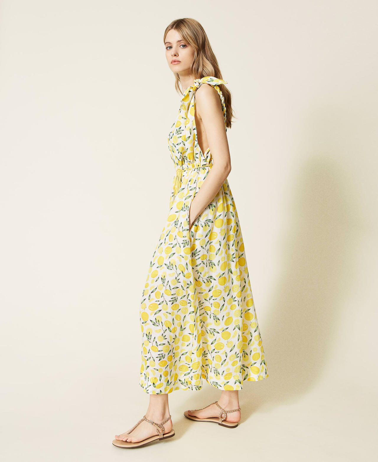 Vestido largo de ramio con cintur&oacute;n