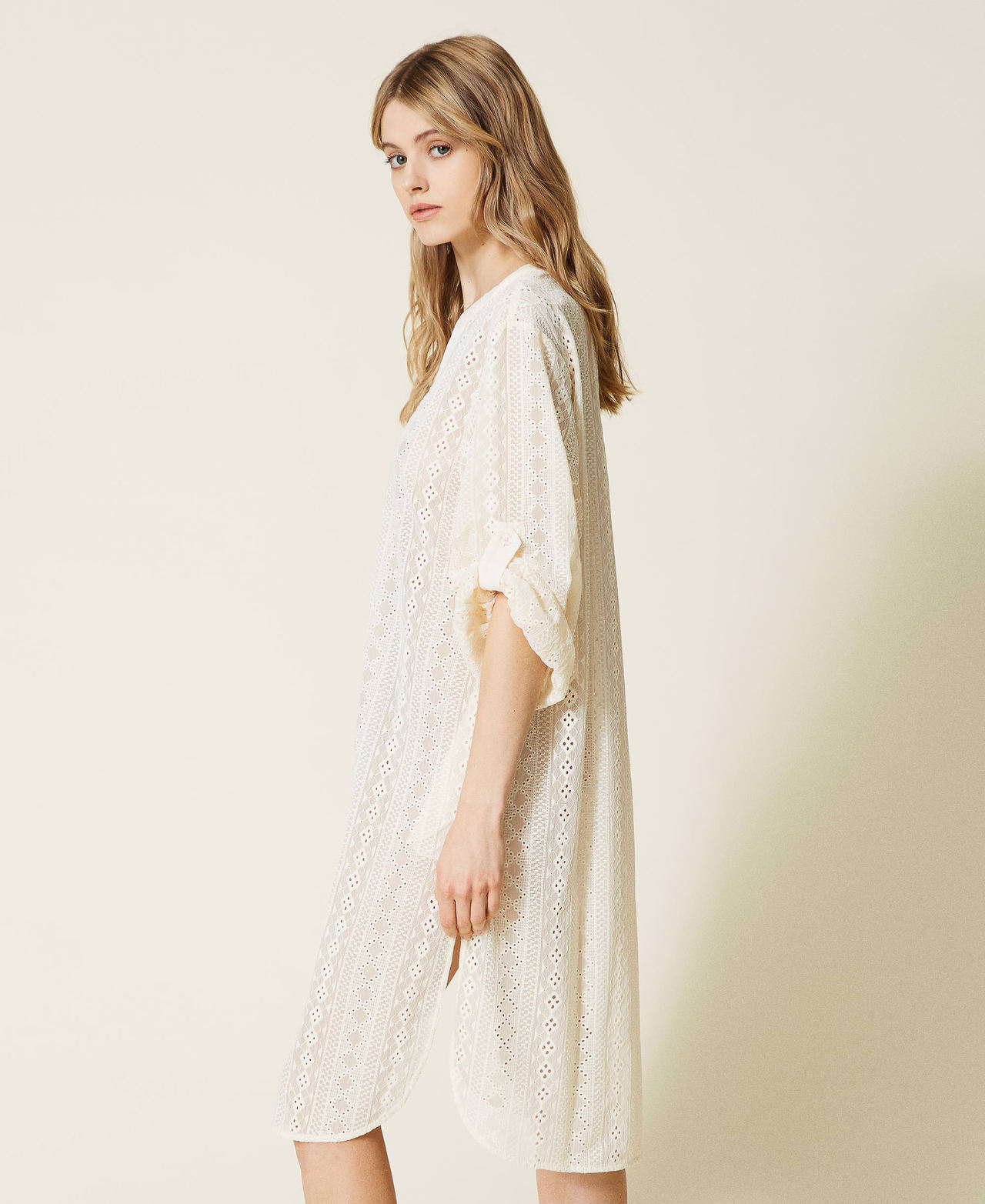 Robe chemisier mi-longue avec broderie