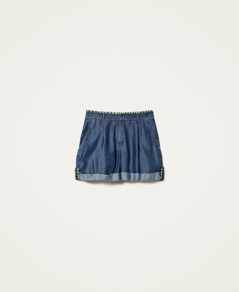 Shorts con bordado fl&uacute;or