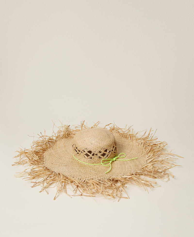Cappello in paglia a tesa larga