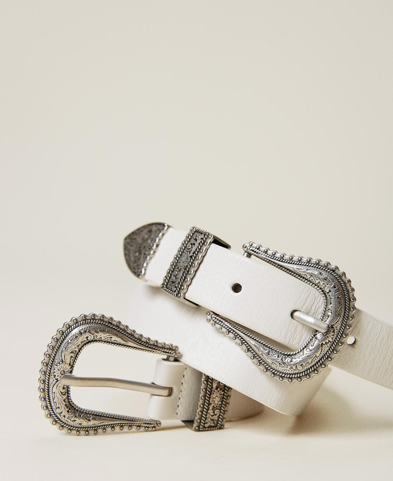 Lederg&uuml;rtel mit zwei Schnallen