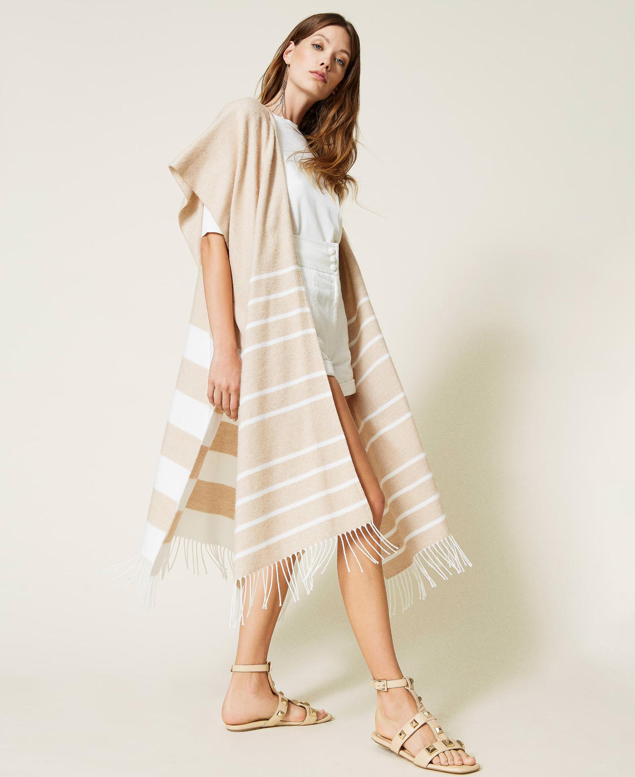 Chaleco largo con rayas y flecos