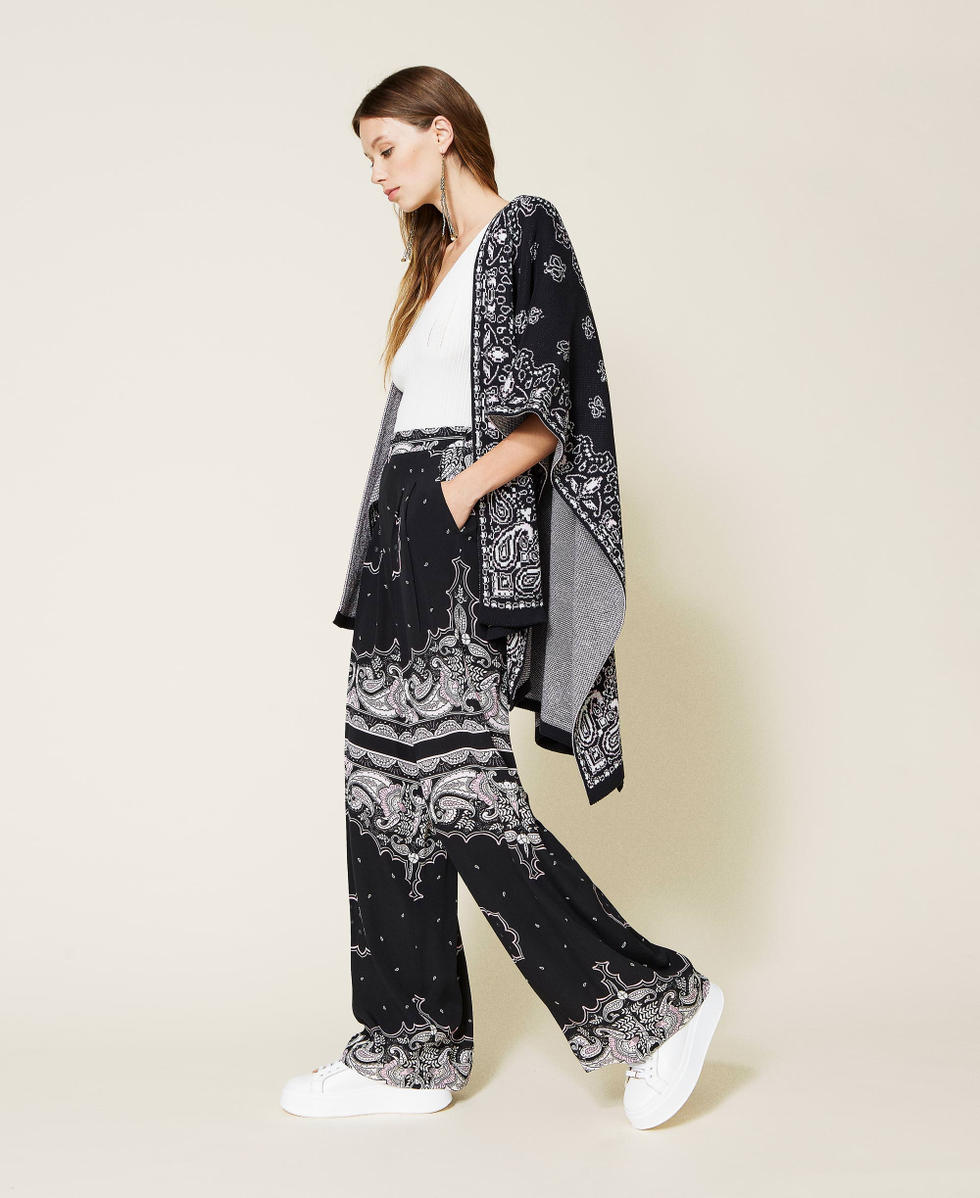 Jacquardponcho mit Bandanadessin