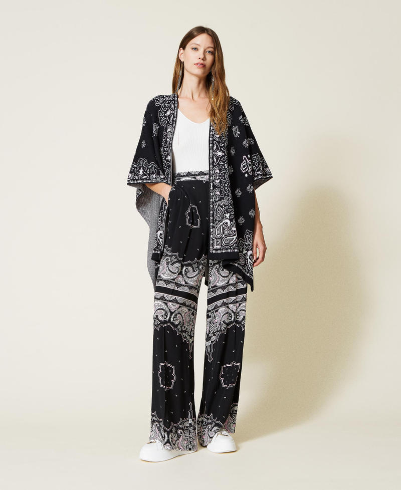 Jacquard poncho with bandanna pattern