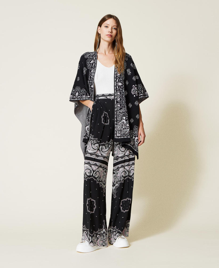 Jacquard poncho with bandanna pattern