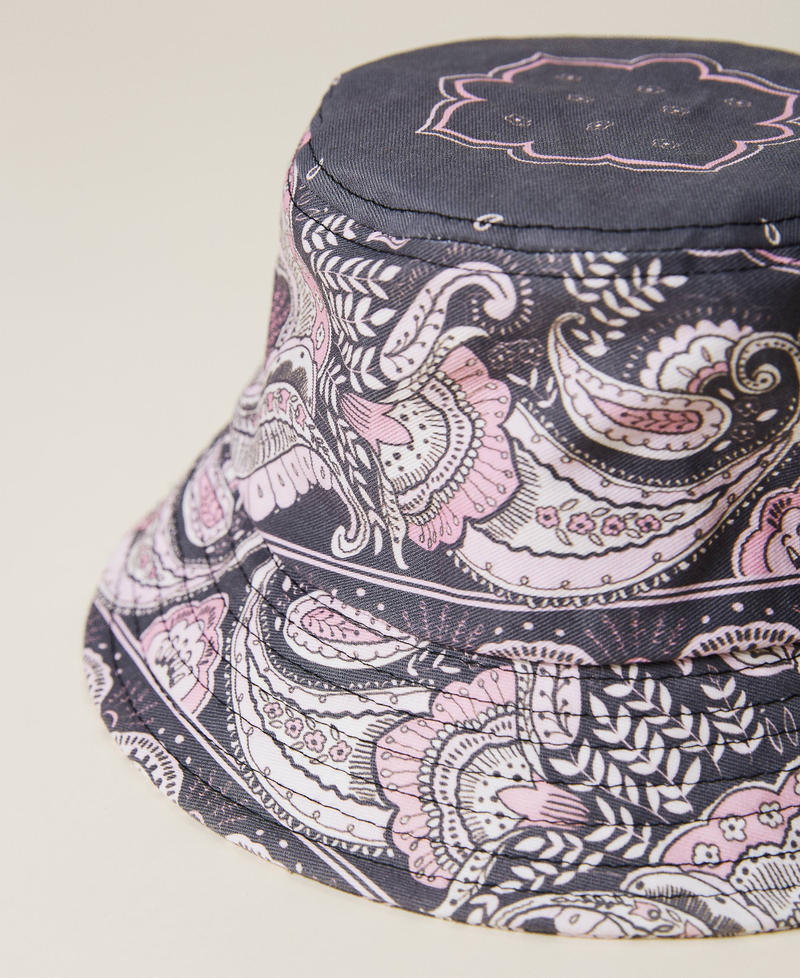 Fisherman’s hat with bandanna print
