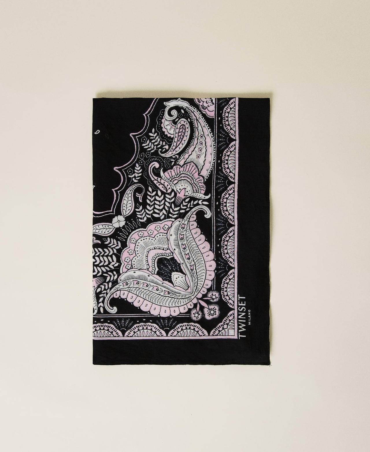 Large scarf with bandanna print