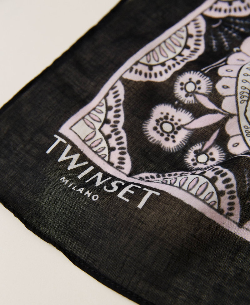 Foulard grande con stampa bandana