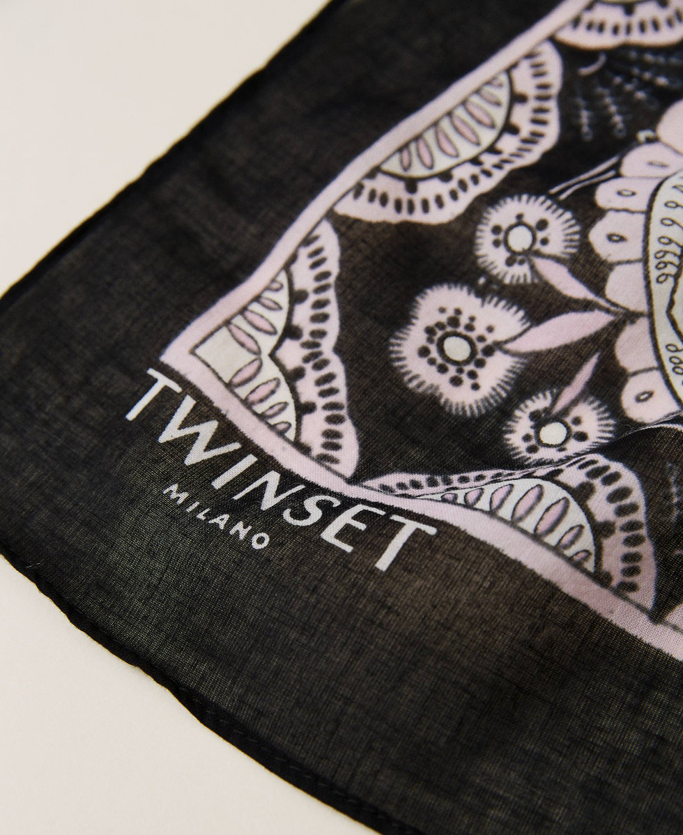 Foulard grande con stampa bandana