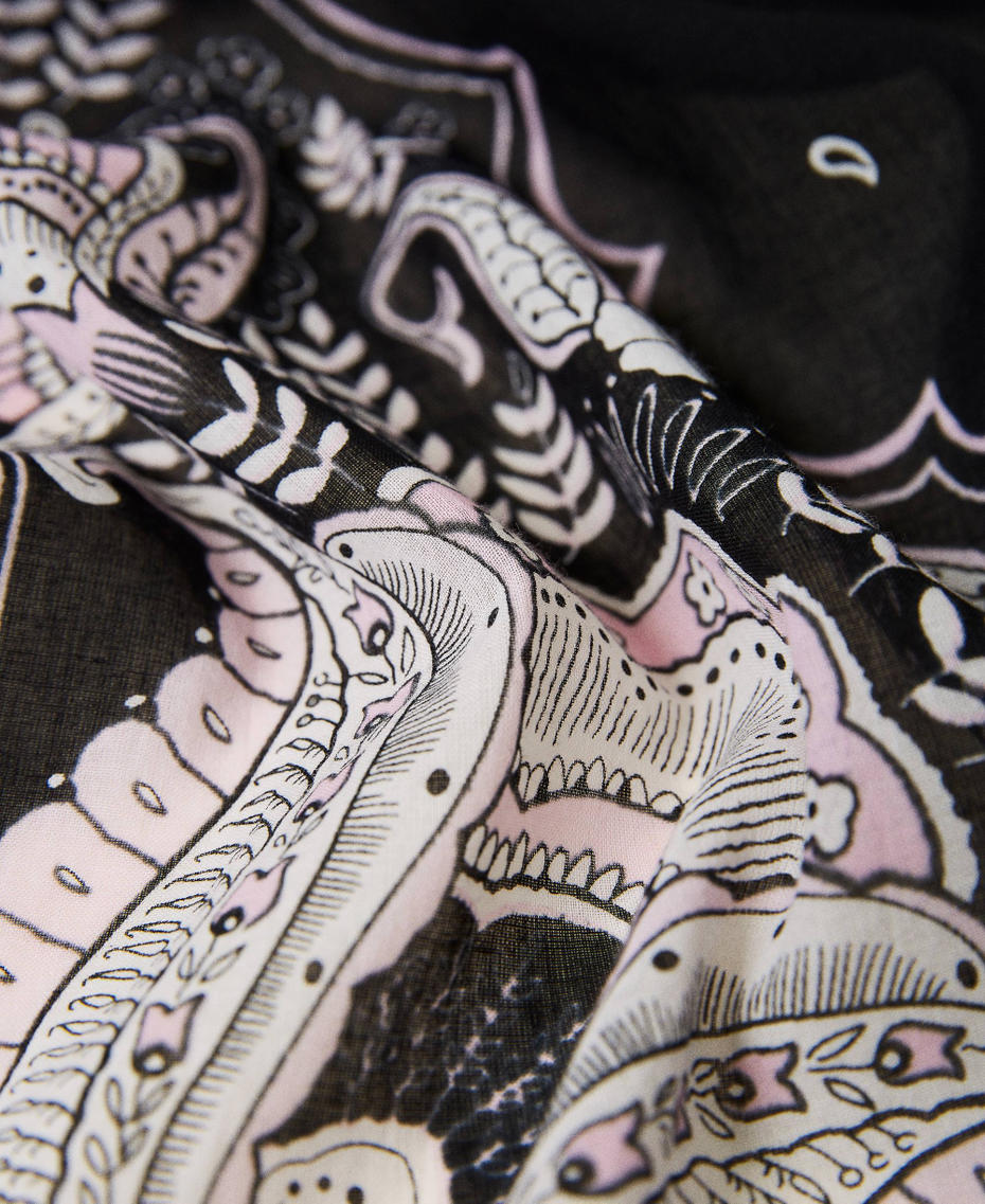 Large scarf with bandanna print