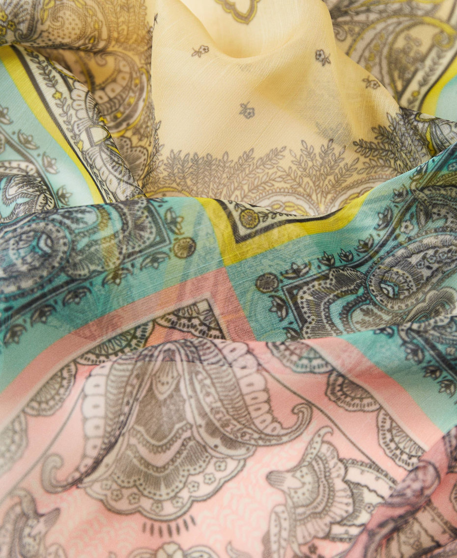 Stole with multicolour bandanna prints Pastels Bandanna Print Woman 221TA4074-03