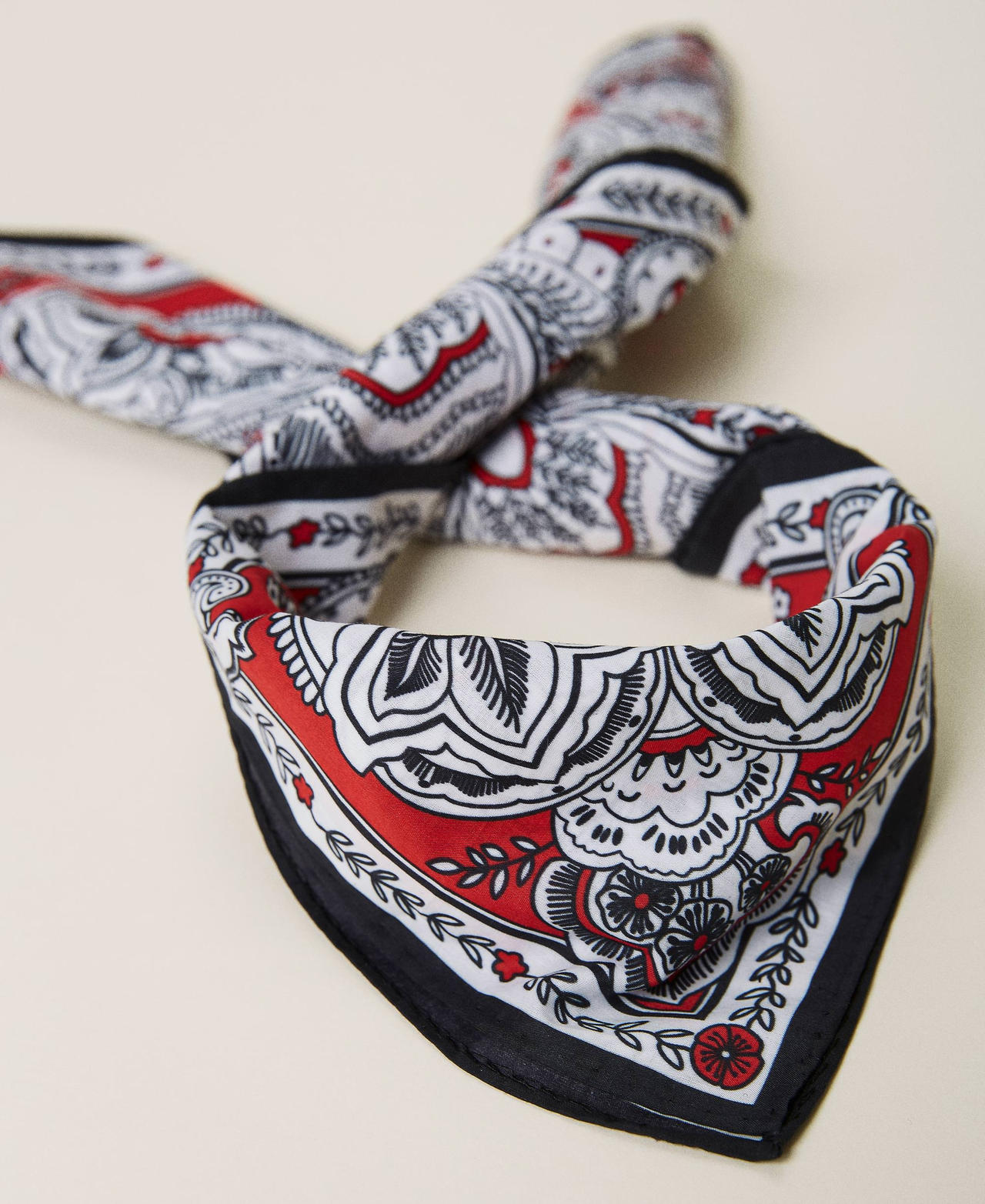 Medium scarf with bandanna print "Fire Red” Bandanna Print Woman 221TA4076-03