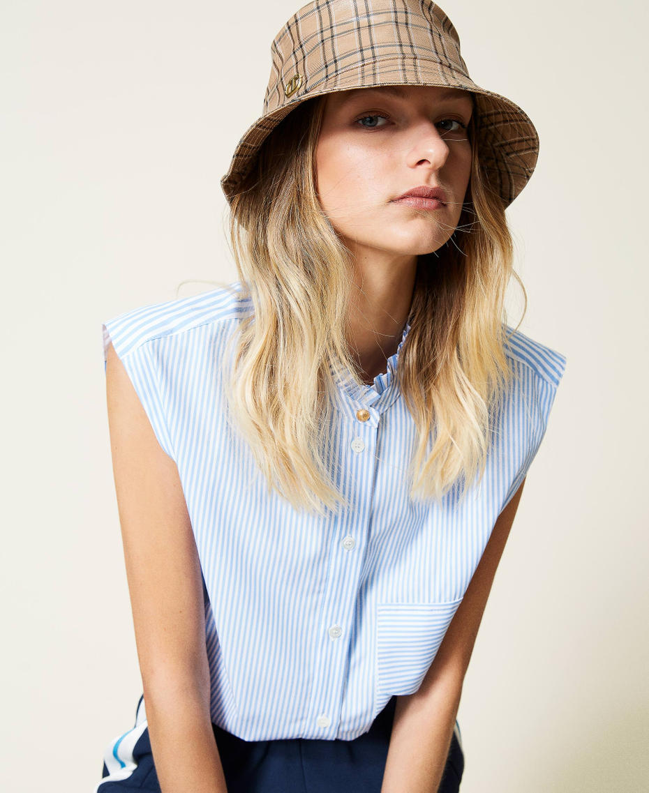 Fisherman’s hat with check print