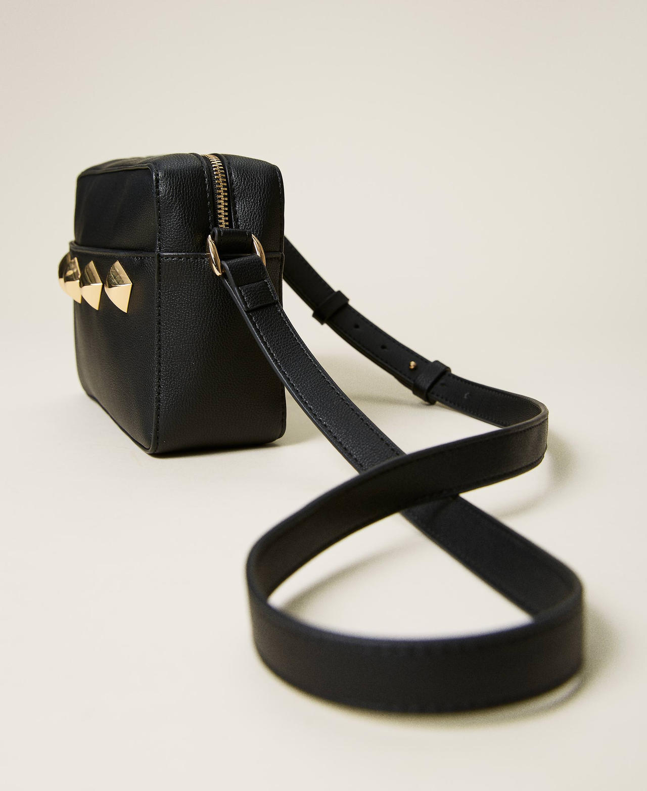 Borsa a tracolla con borchie
