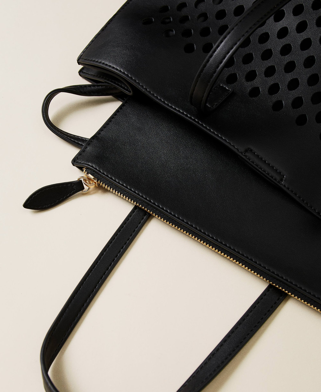 Openwork shopper with logo