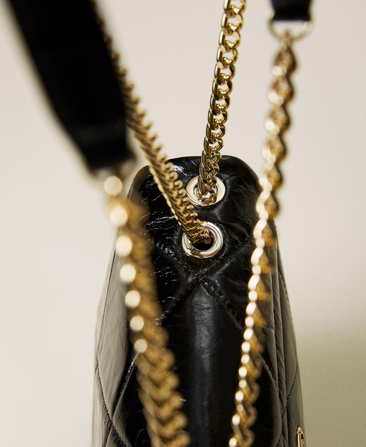 Große Umhängetasche „Cara“ aus gestepptem Leder