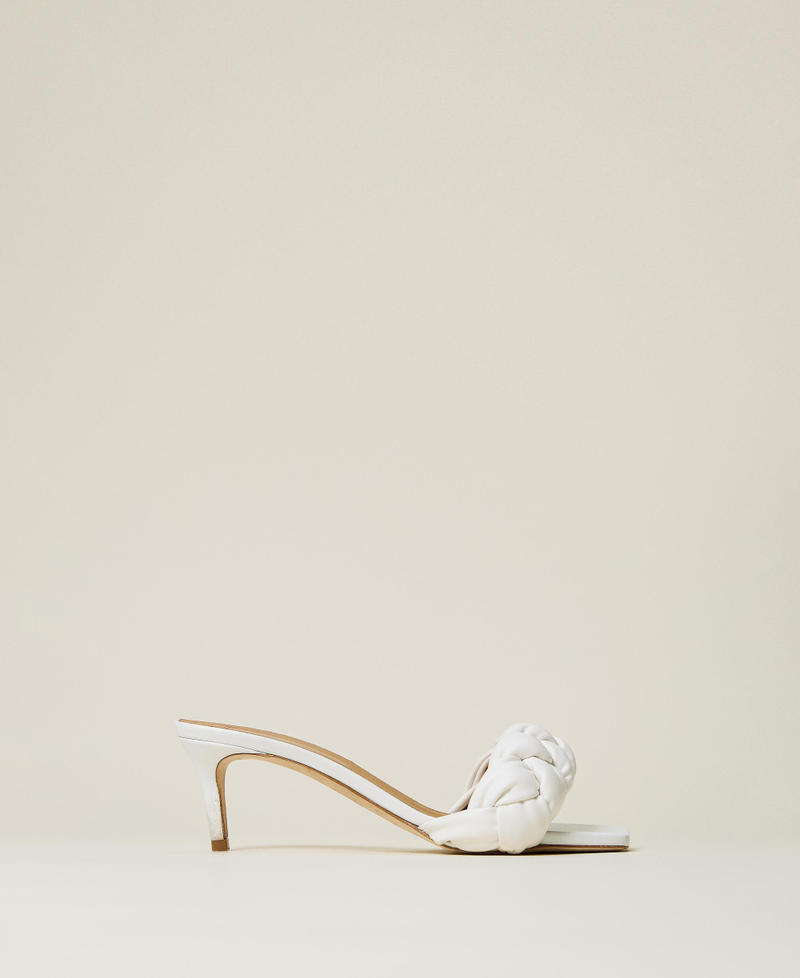 Sandali con fascia intrecciata