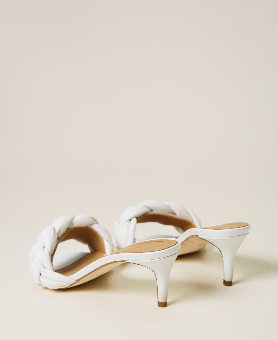 Sandali con fascia intrecciata