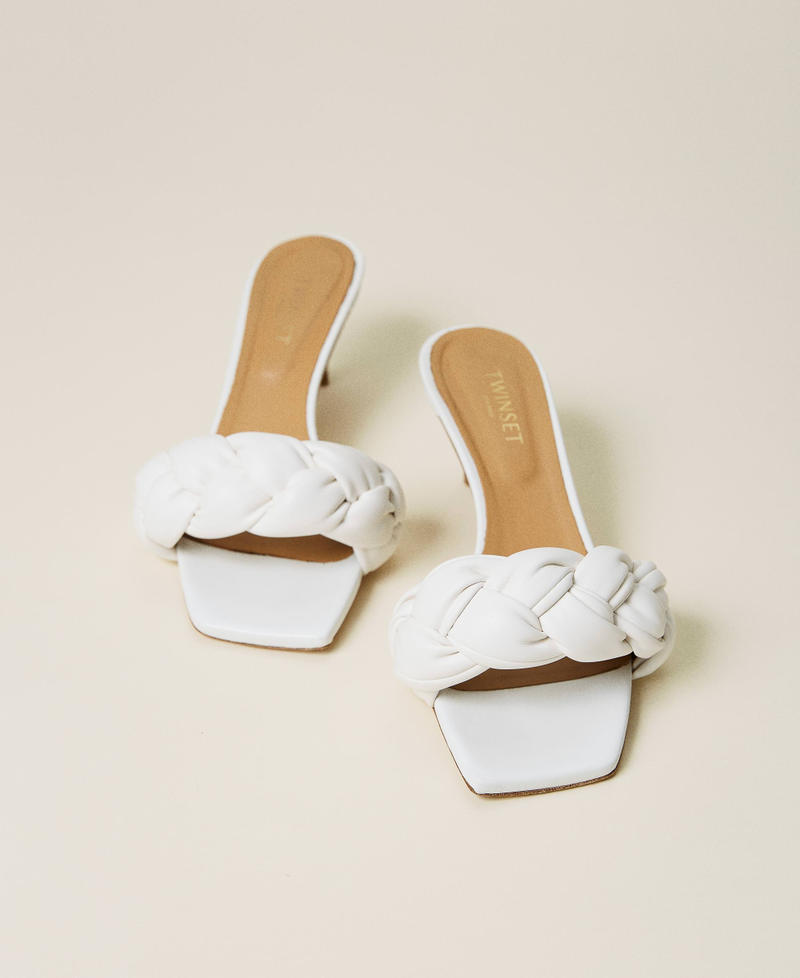 Sandali con fascia intrecciata