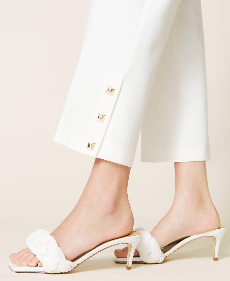 Sandali con fascia intrecciata