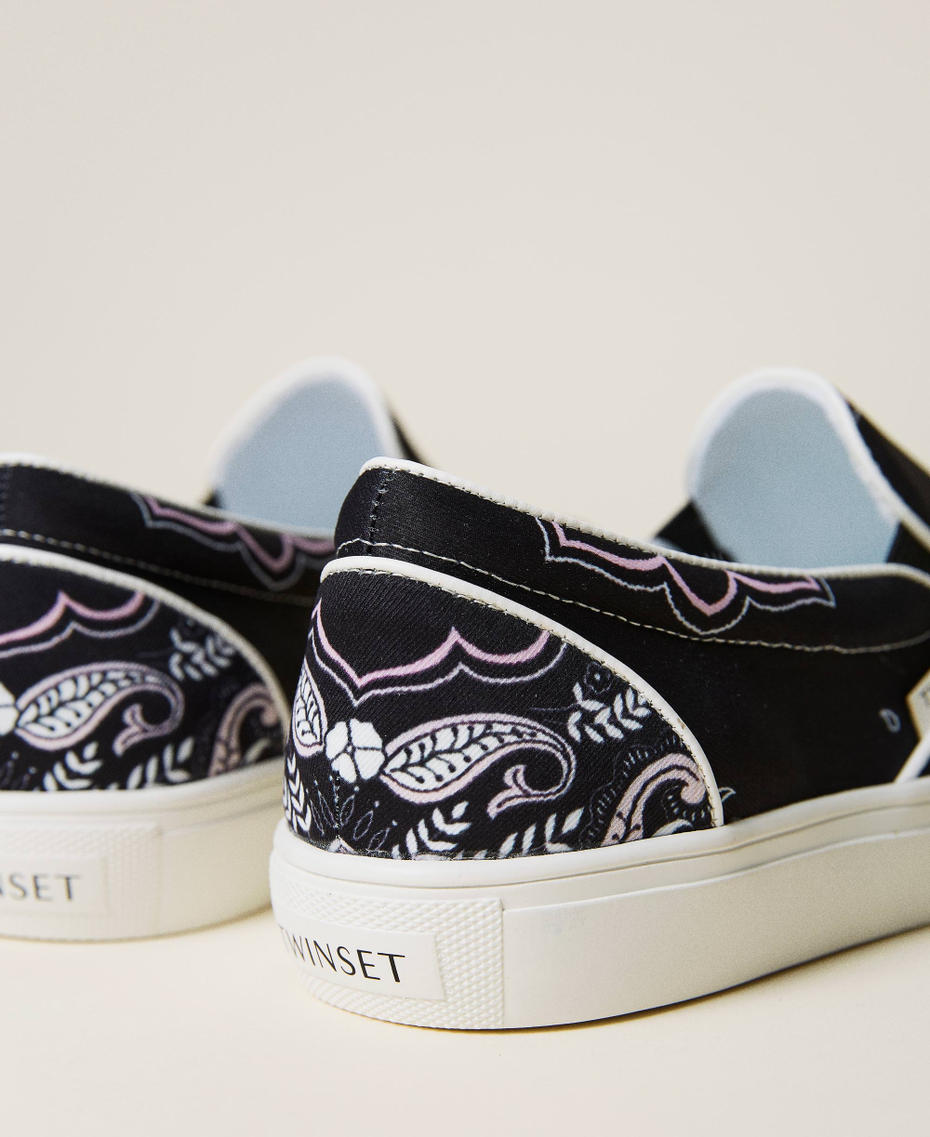 Baskets slip-on avec imprimé bandana