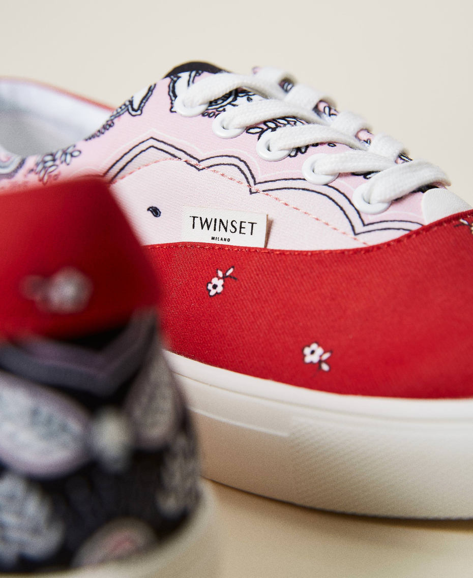 Trainers with bandanna print
