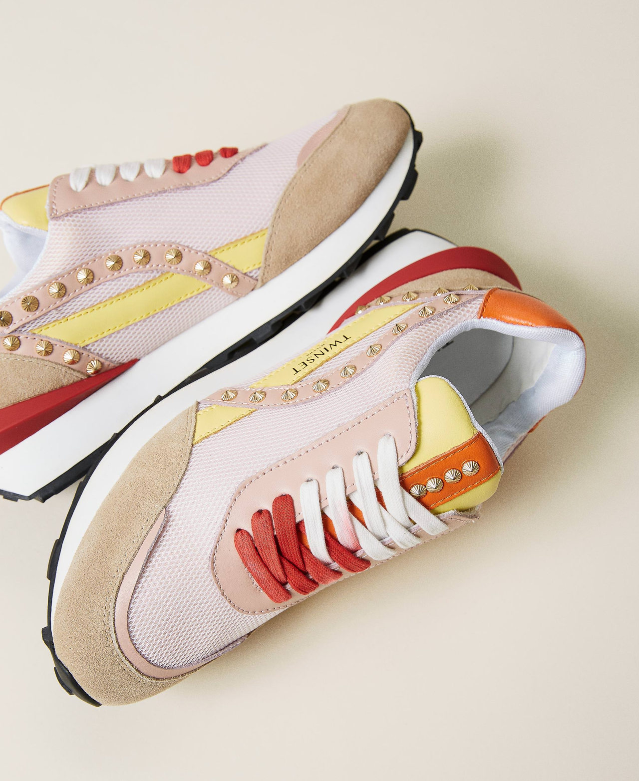 Scarpe running in pelle con borchie Multicolor Rosa Gesso Donna 221TCP172_06778_03