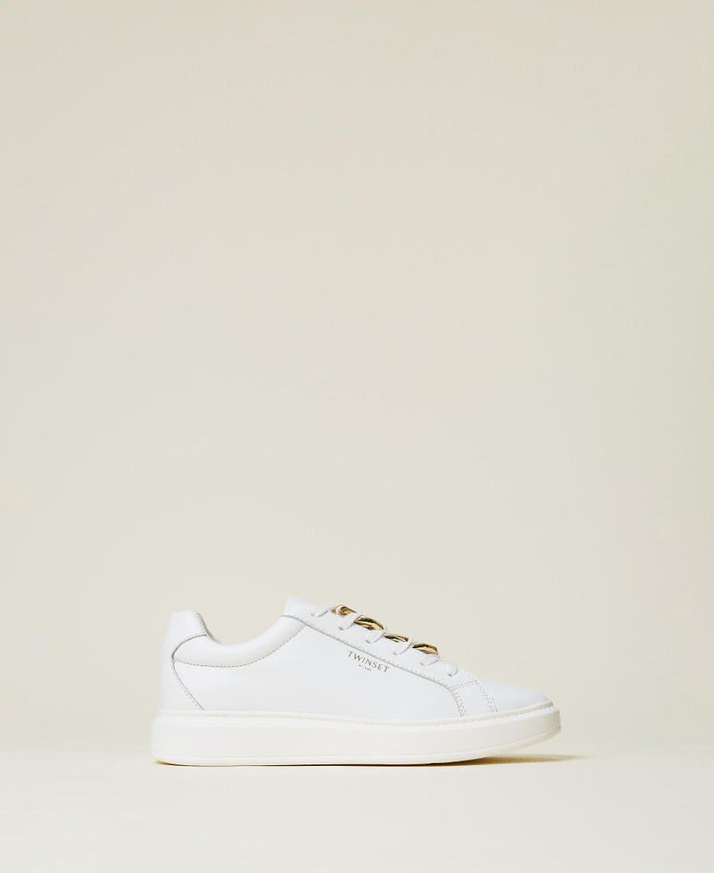 Zapatillas de piel con cadena