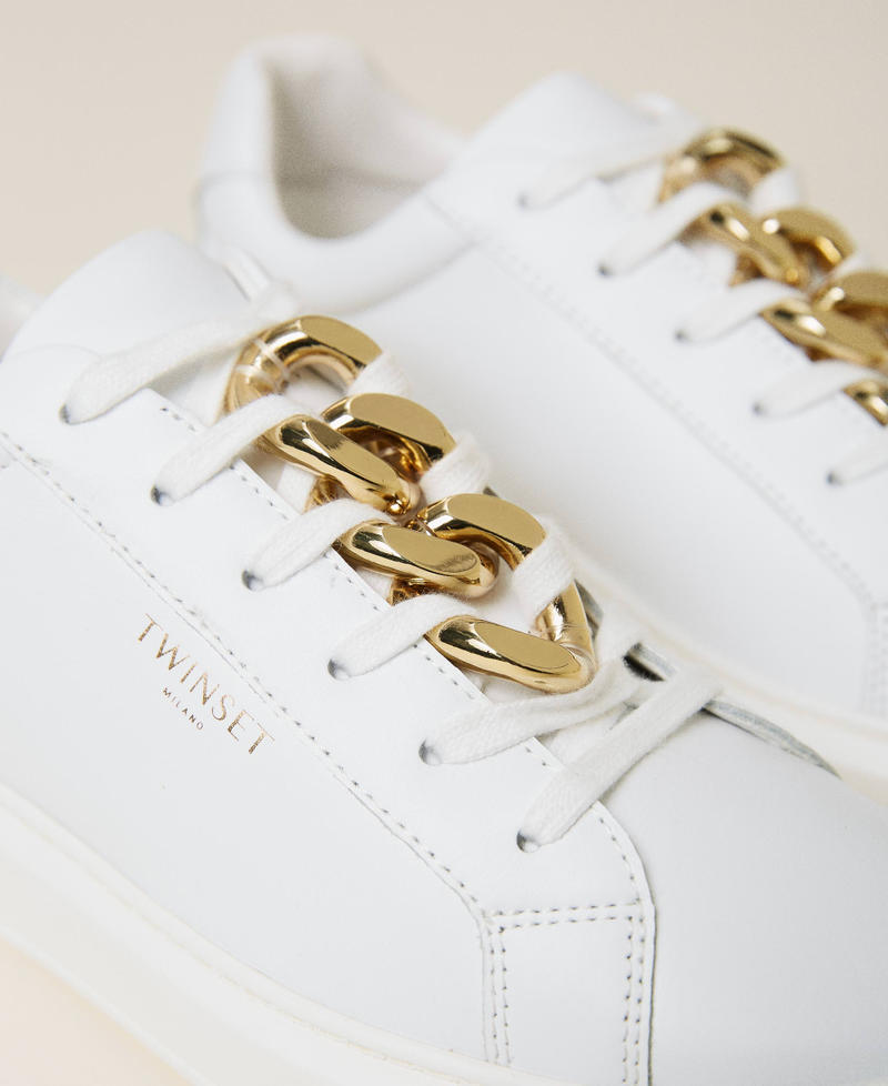 Zapatillas de piel con cadena