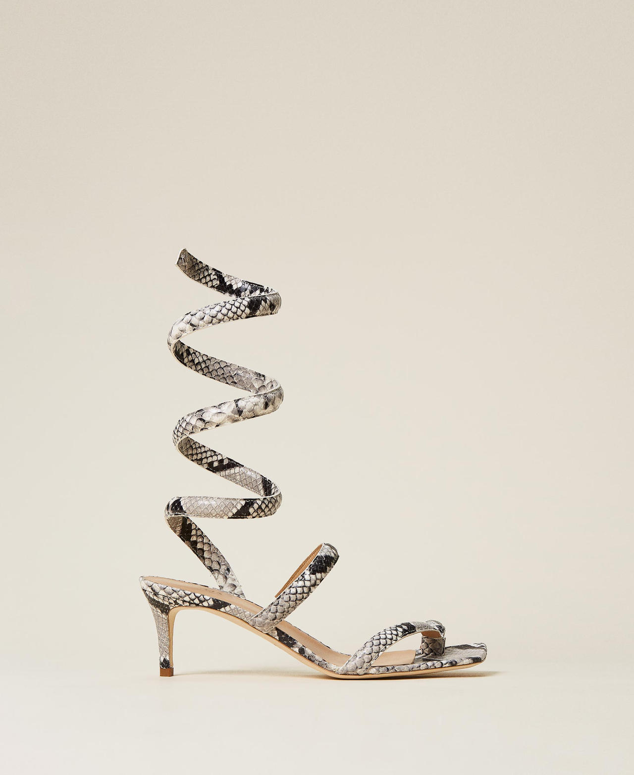 Sandales en cuir avec bride en spirale