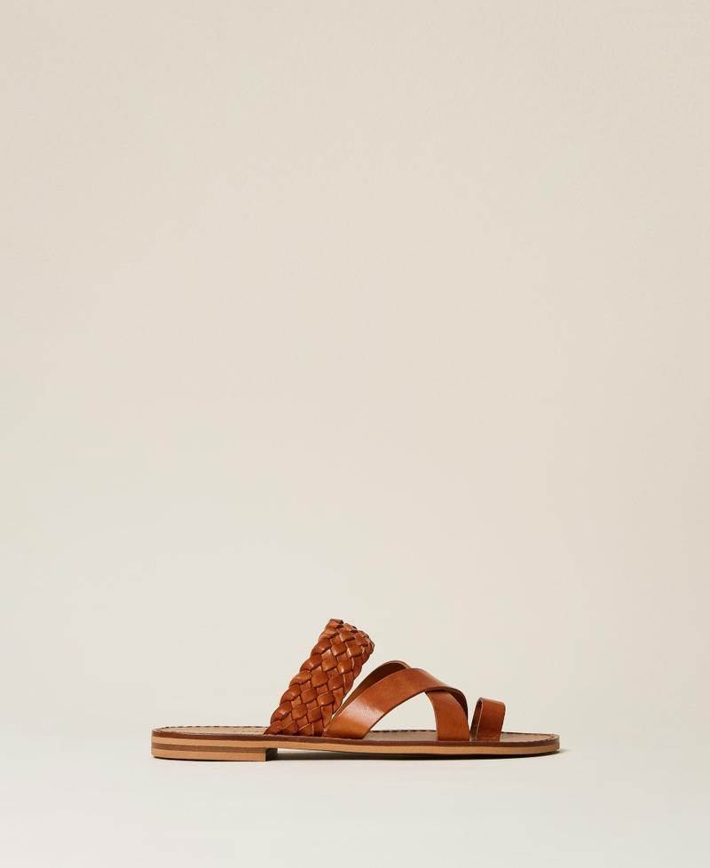 Weaved leather flat sandals