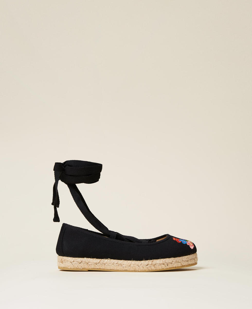 Platform ballerina shoes with embroidery