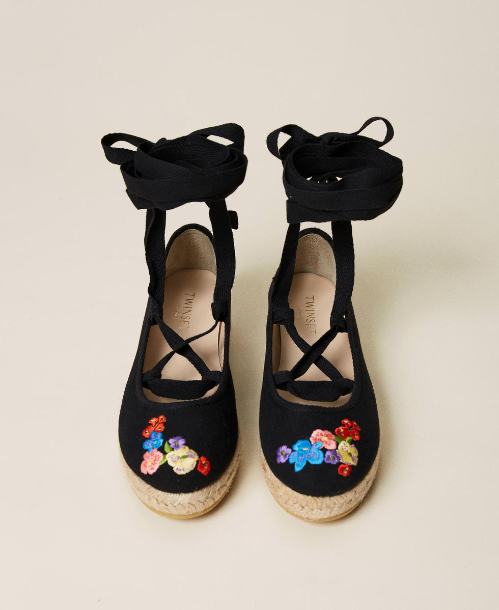 Platform ballerina shoes with embroidery