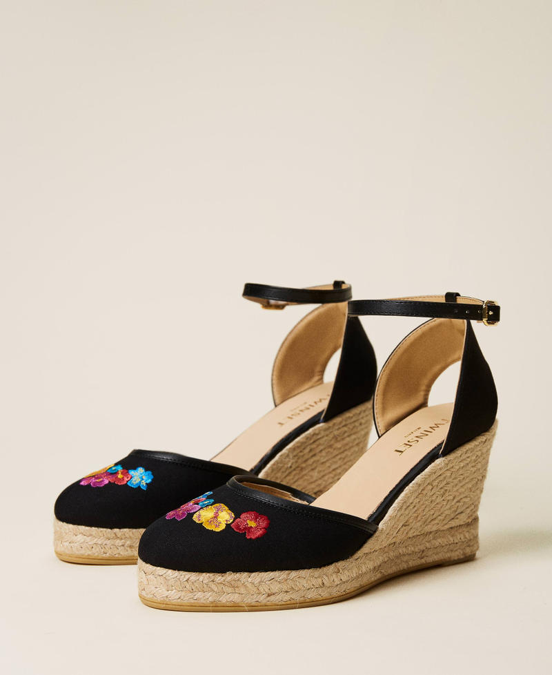 Wedge sandals with embroidery Black Woman 221TCT112-02