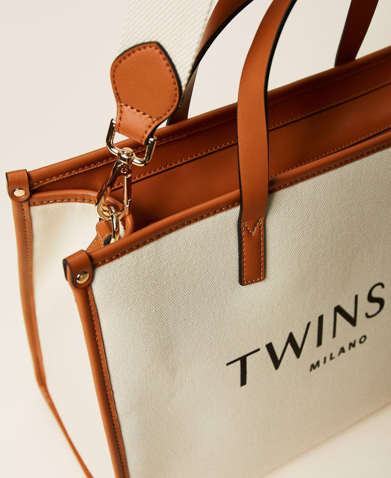 Canvas shopper with logo