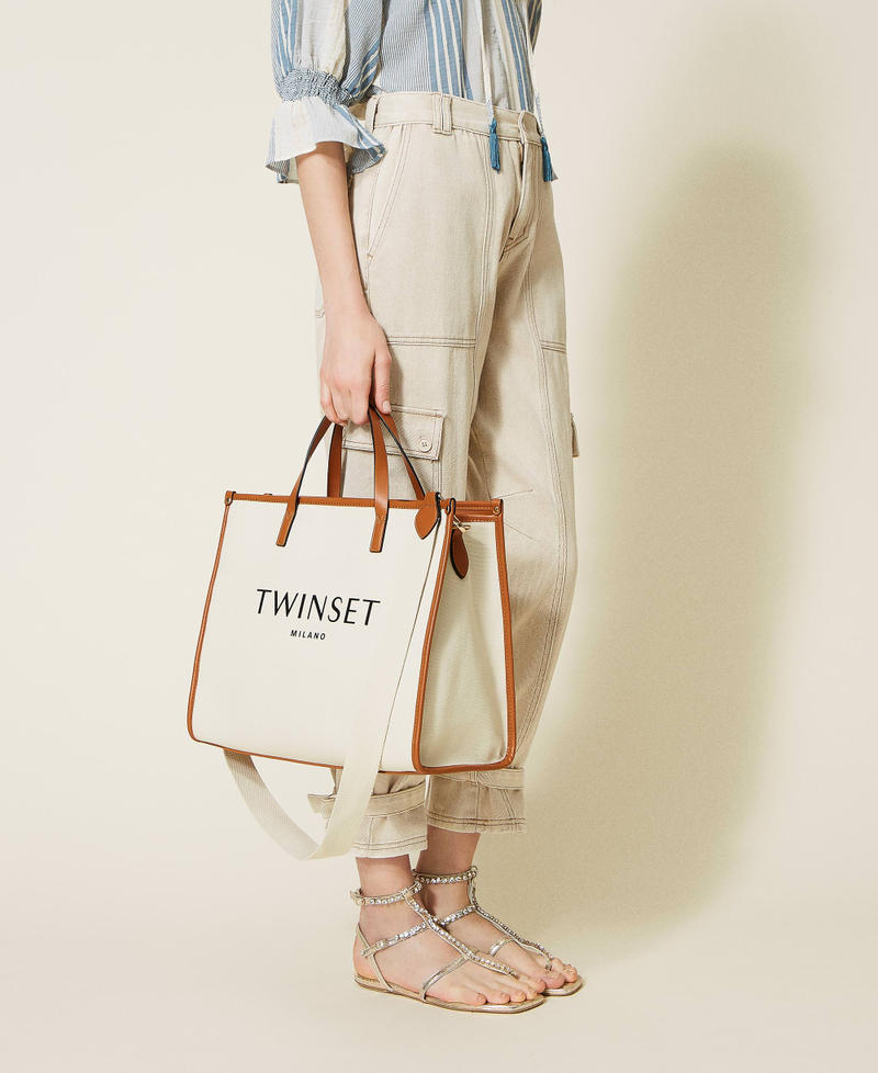 Canvas shopper with logo