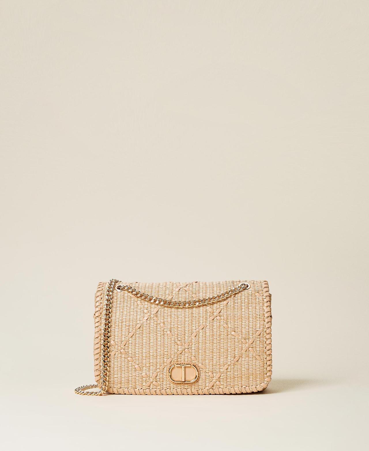 Tasche aus gewebtem Bastimitat mit &Uuml;berschlag
