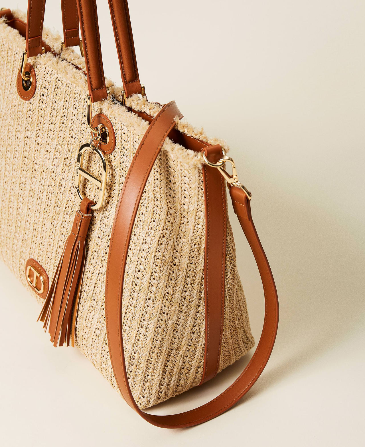 Weaved raffia-like shopper