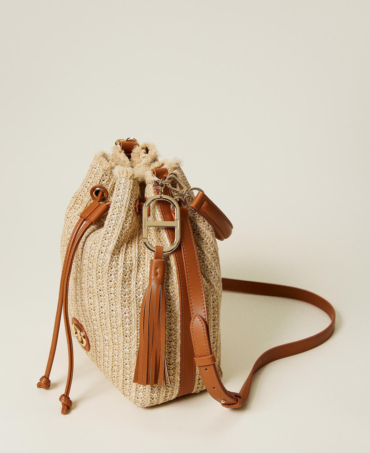 Weaved raffia-like bucket bag Two-tone "Cuban Sand” Brown / Tan Woman 221TD8161-02