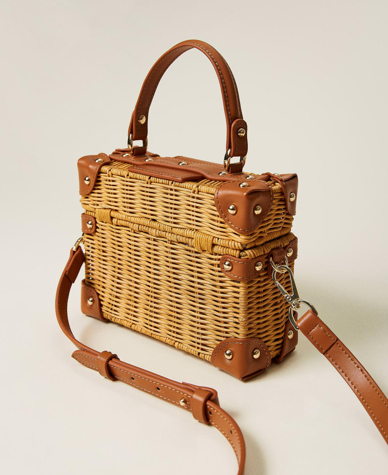 'Apo' hard case woven bag