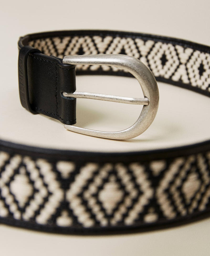 Leather belt with jacquard insert