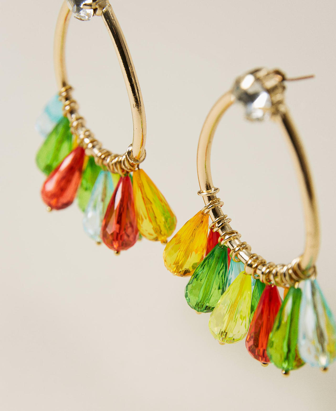 Earrings with multicoloured pendants