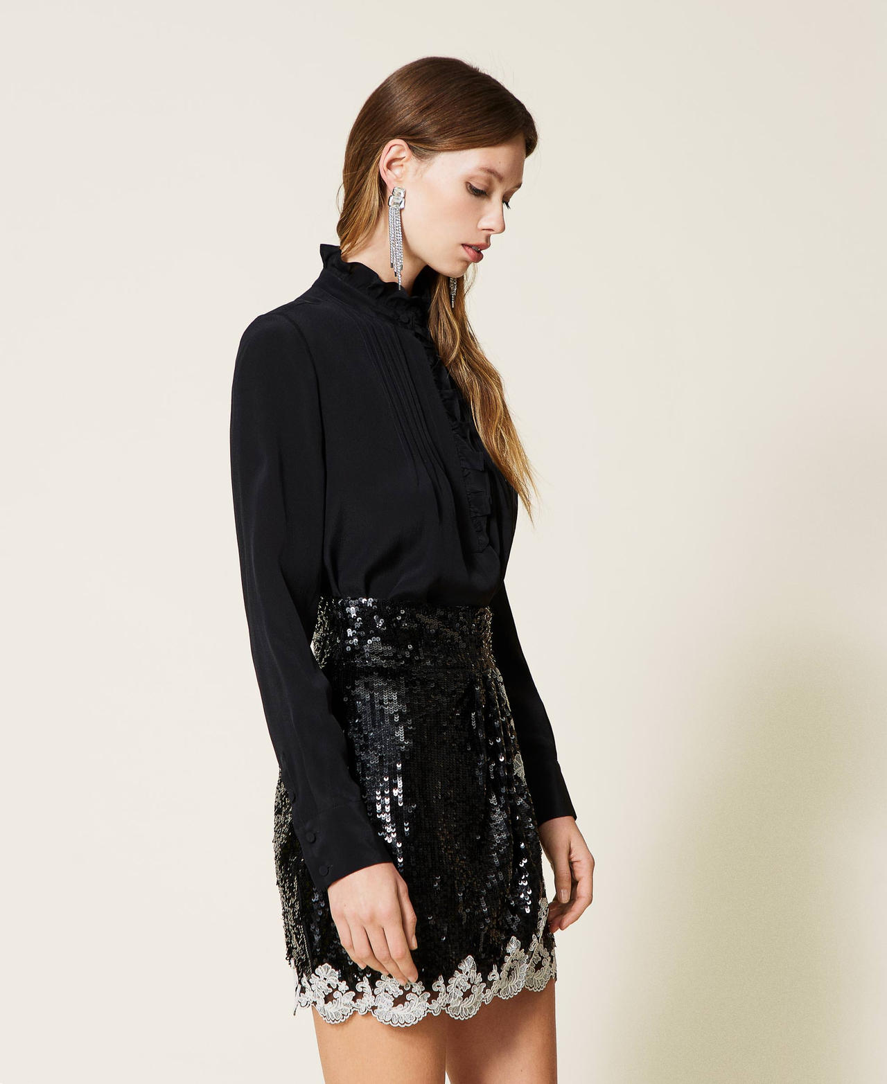 Gonna corta in full paillettes con ricamo