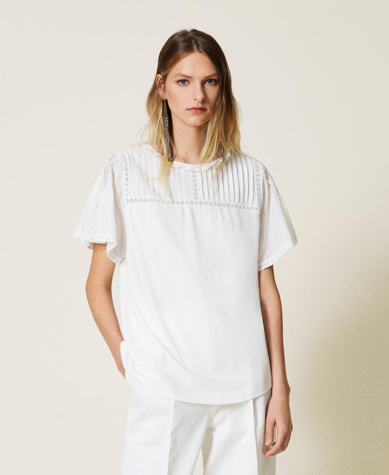 T-Shirt mit Makrameespitze